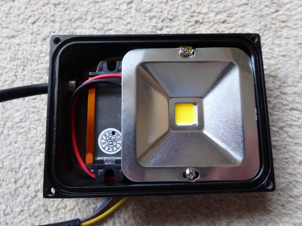 10W LED Outside light - reassembled with earth.JPG