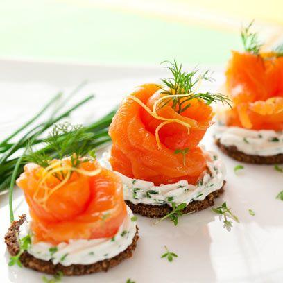 1355324383-smoked-salmon-canapes-with-cream-cheese.jpg.f8496f390988d438a97bb9014262b92b.jpg