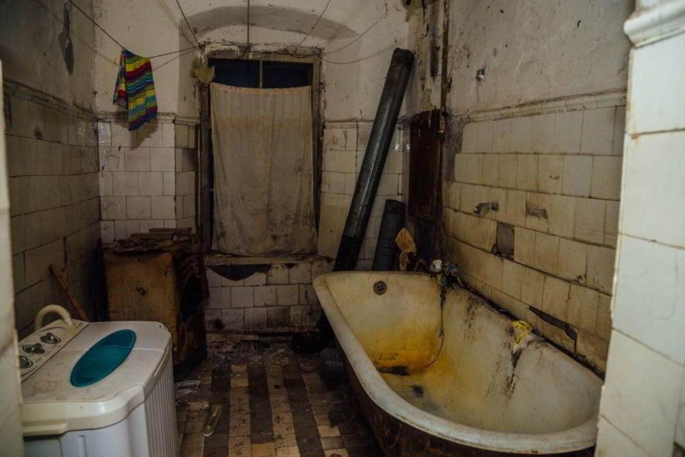 dreams-about-dirty-bathrooms.jpg