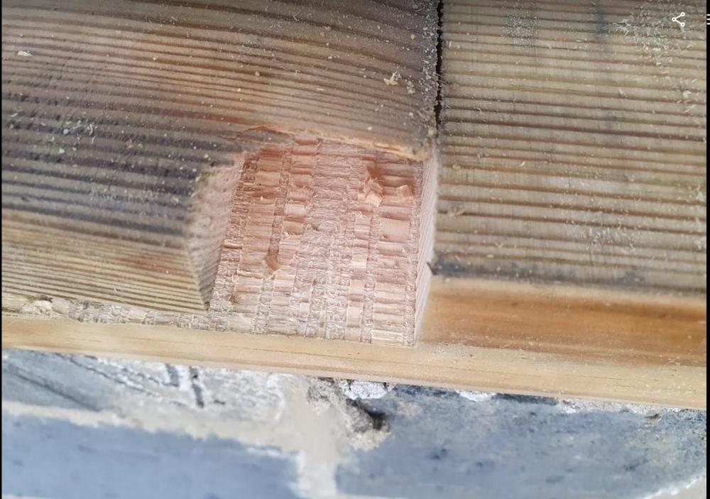 Roof wall plate joint.jpg