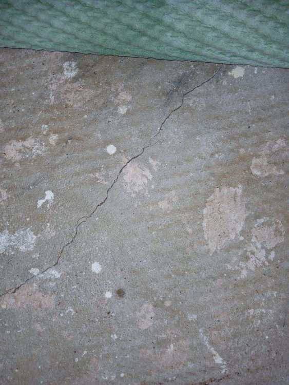 Floorcrack5.thumb.jpg.748b4e346fdd51586280d77768a6c38d.jpg