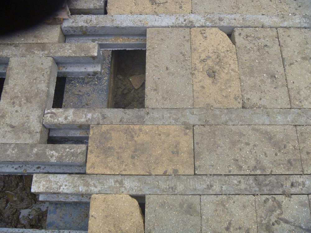 40pc damaged blocks in BB gaps at beams on sleeper wall.jpg