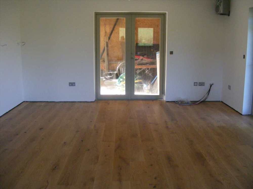 oak_floor_1.thumb.jpg.f5168b48bcd4d0b6e50301f7f3c33411.jpg